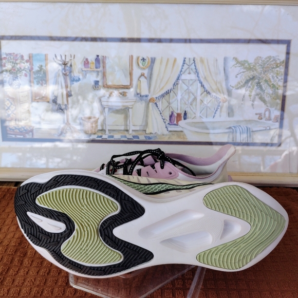 Nike "Zoom Gravity" Pistachio Frost/Lilac Running/Casual Shoes. Size 8. Excel. - Picture 8 of 10